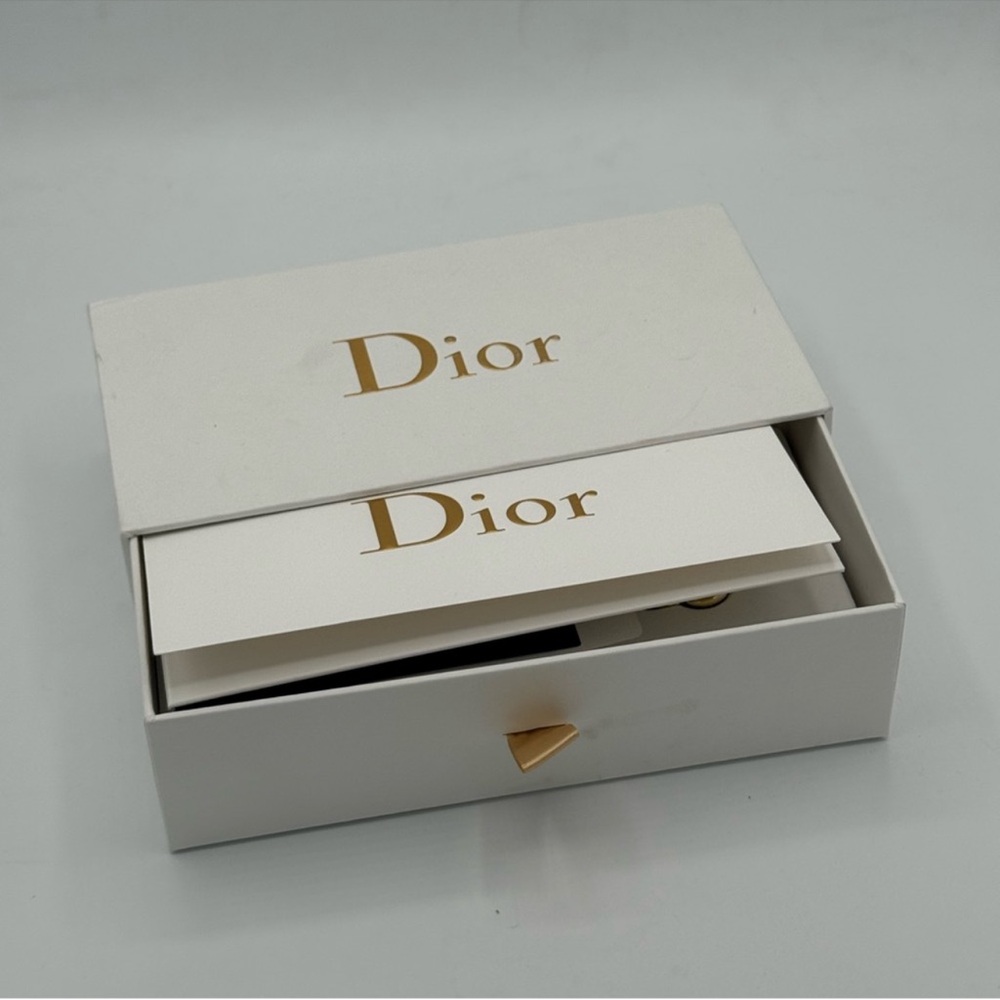 Christian Dior Inlex Bear Keychain Bag
Charm
NWT & Box! - Picture 12 of 13